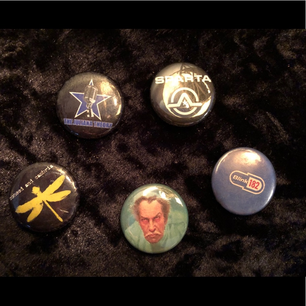 🐝3/$15 Emo pins.